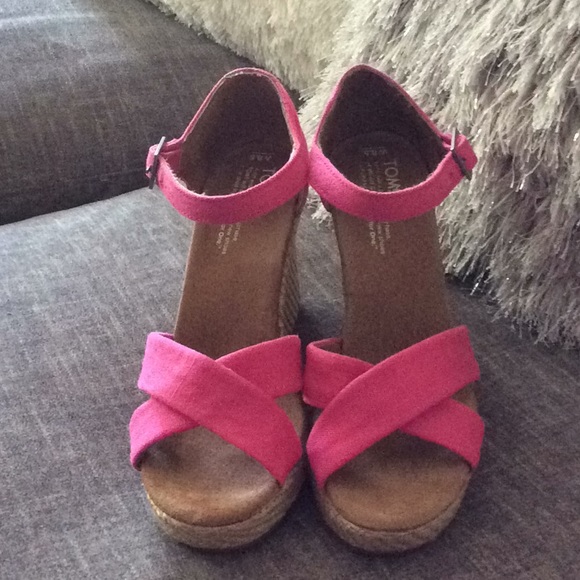 cerise pink wedge shoes